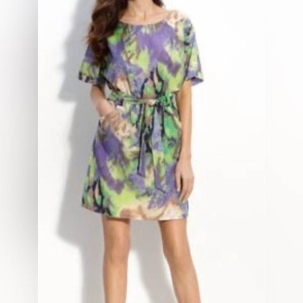 Just...Taylor  short sleeve multicolor tie front pocket midi dress size 6